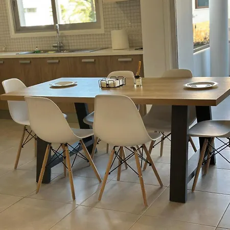 公寓 Two Bedrooms With Private Balcony *