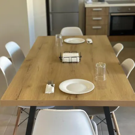 アパート Two Bedrooms With Private Balcony ニコシア