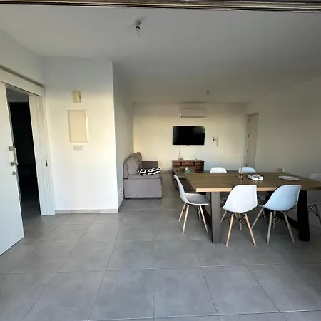 Two Bedrooms With Private Balcony ニコシア