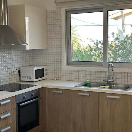 Two Bedrooms With Private Balcony アパート ニコシア