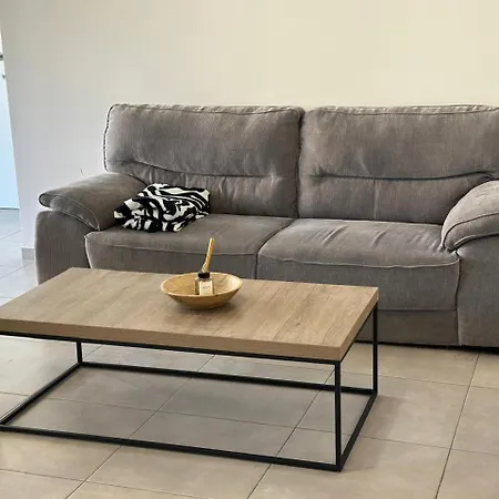 アパート Two Bedrooms With Private Balcony *