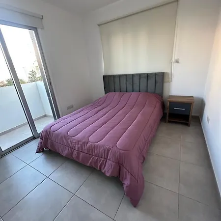 Two Bedrooms With Private Balcony アパート
