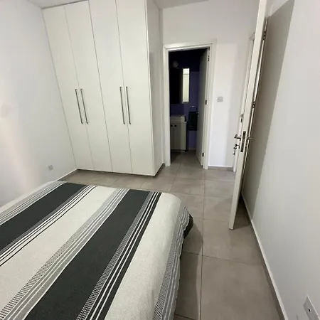 Two Bedrooms With Private Balcony アパート