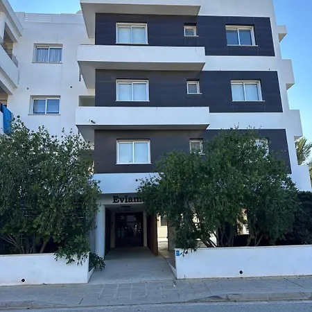 Two Bedrooms With Private Balcony ニコシア