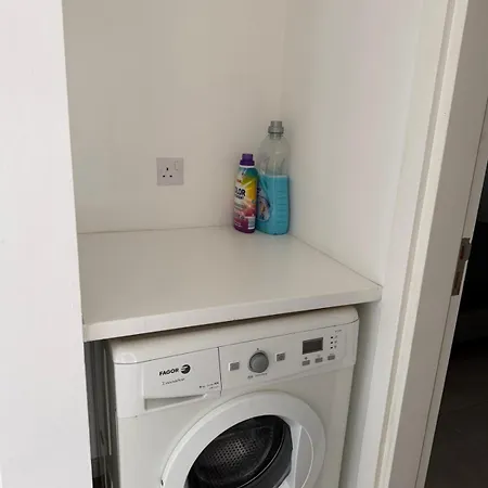 Two Bedrooms With Private Balcony アパート