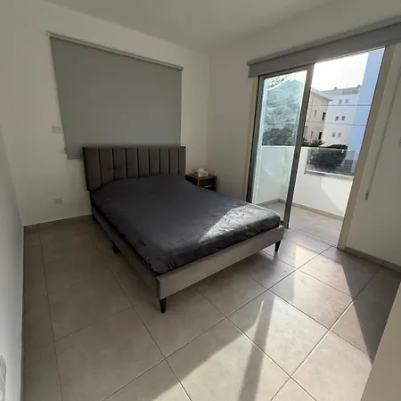 Two Bedrooms With Private Balcony アパート ニコシア