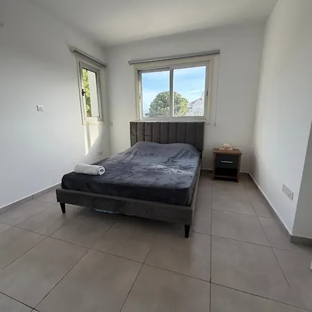 Two Bedrooms With Private Balcony アパート ニコシア