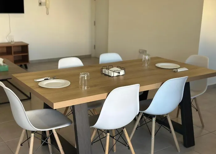 Two Bedrooms With Private Balcony 公寓