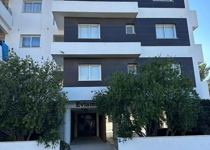 Two Bedrooms With Private Balcony 尼科西亚